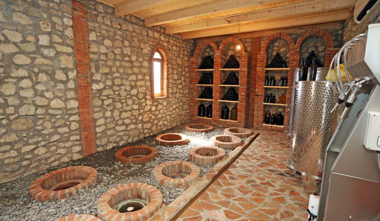 Sadmeli Winery Otel Ambrolauri Dış mekan fotoğraf